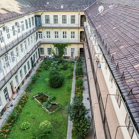 Rose Gold Apartment Budapest